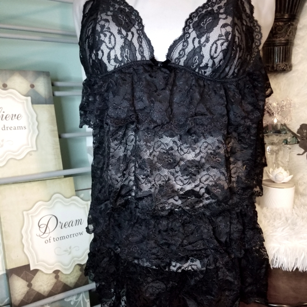 2 piece lace ruffled pajamas